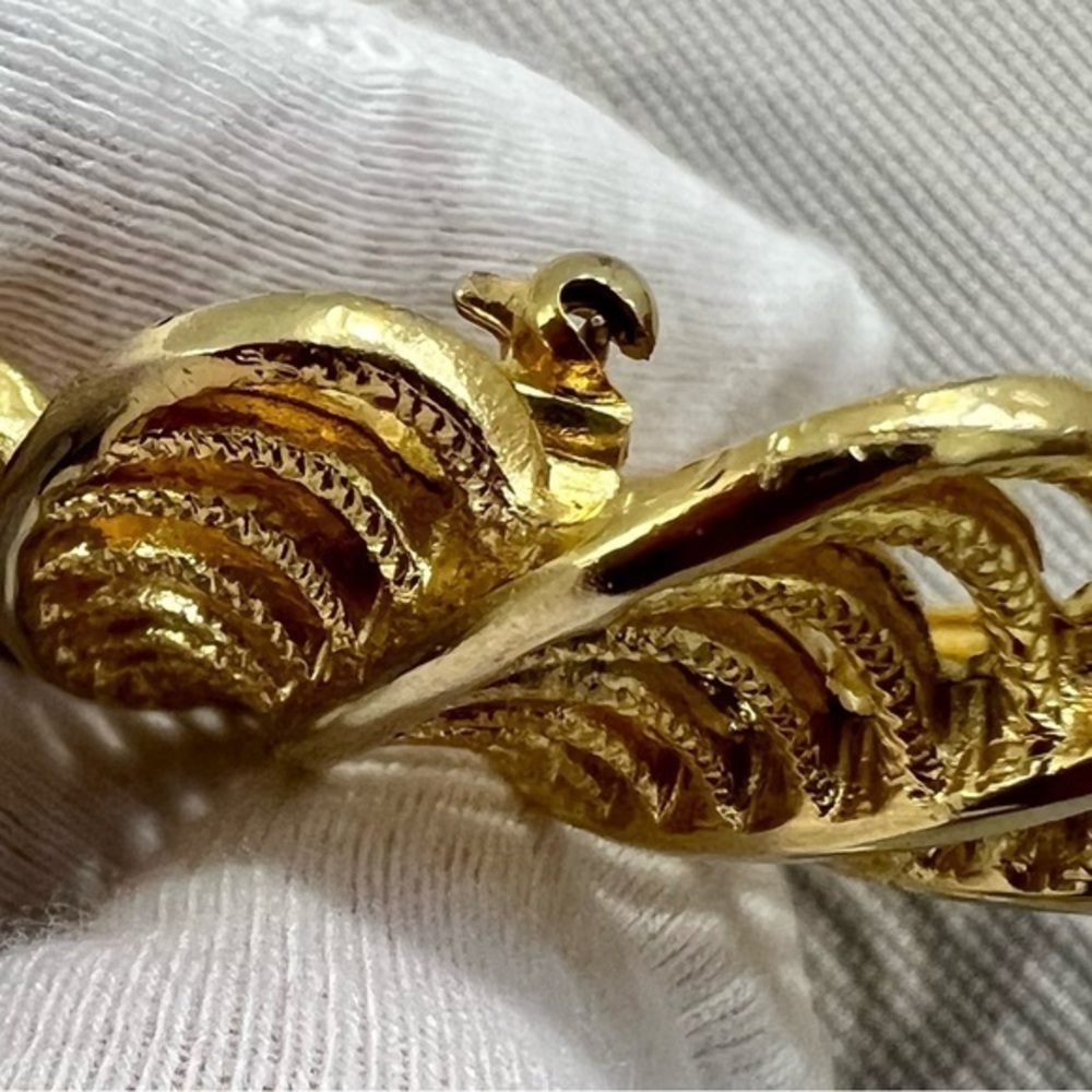 Vintage costume jewelry - gold tone and Pearl Brooch - Picture 7 of 10